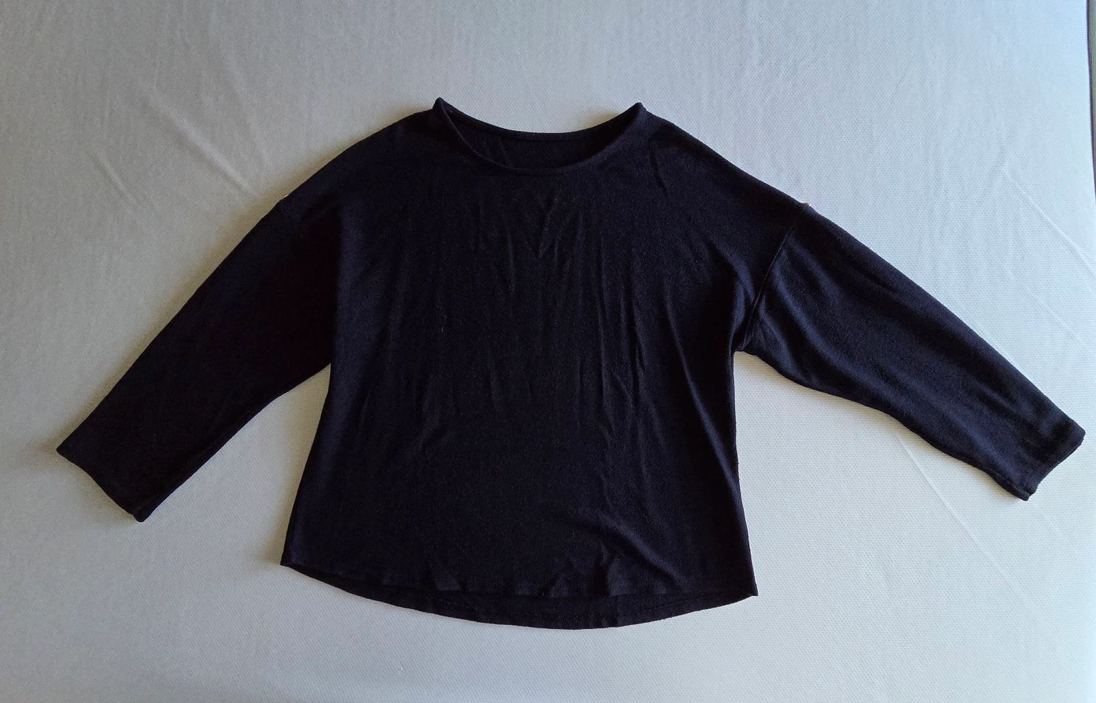 Light dark navy blue long-sleeved sweater with roll-up sleeves, gold buttons, Size XL 42/44 Made in Italy – photo 2